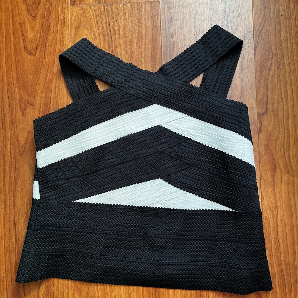 Black and white top-side zip. Size L